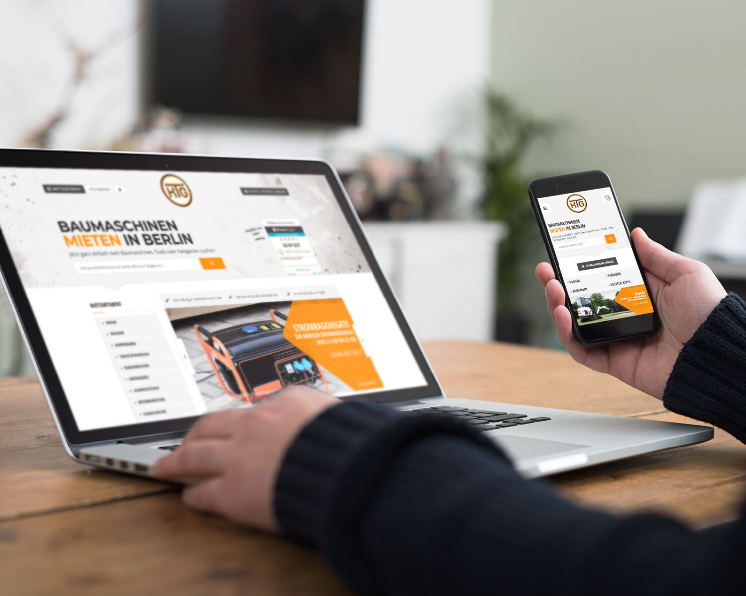 Ein Laptop und ein Smartphone zeigen die gleiche Webseite zur Vermietung von Baumaschinen in Berlin.